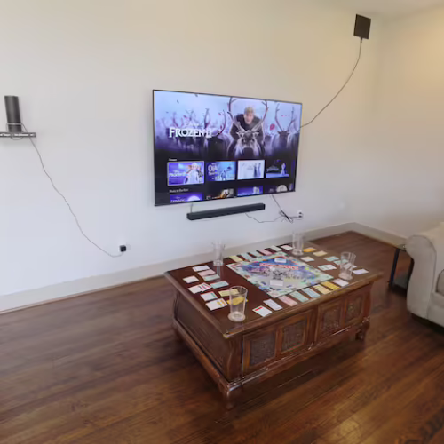 Huge Family Home by Medical Center – Sleeps 20