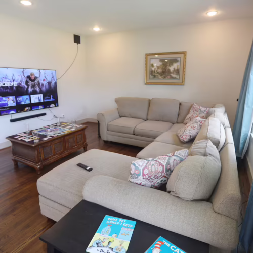 Huge Family Home by Medical Center – Sleeps 20
